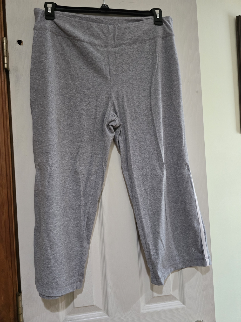 Danskin Gray Cropped Active Capris